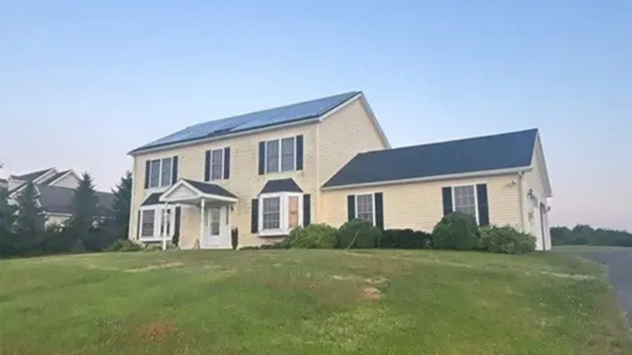 A Roof Replacement Built Around a Home Sale—and Cats