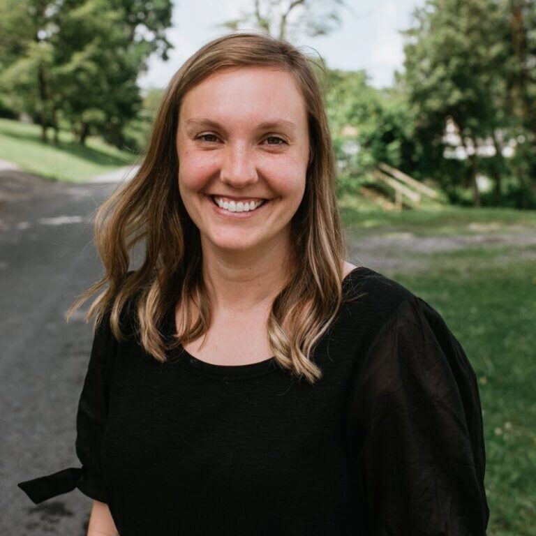 Ashley-Smith-Administrative-Assistant-768x768