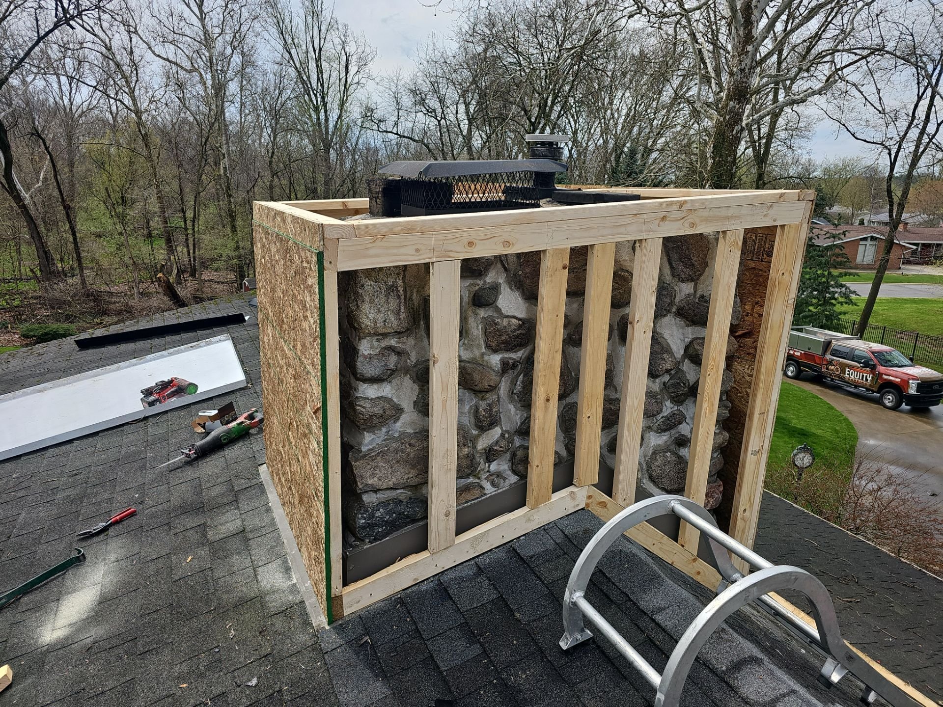 Encapsulating leaking chimney