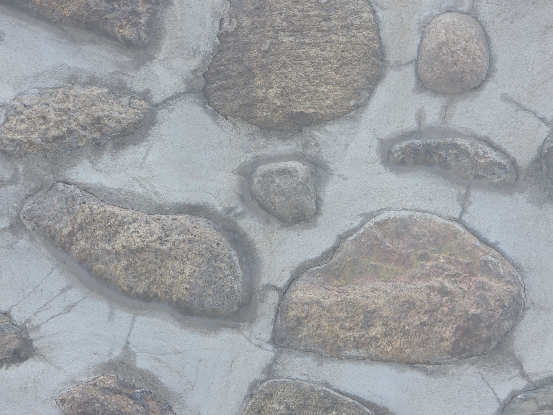 Indiana stone chimney with cracks
