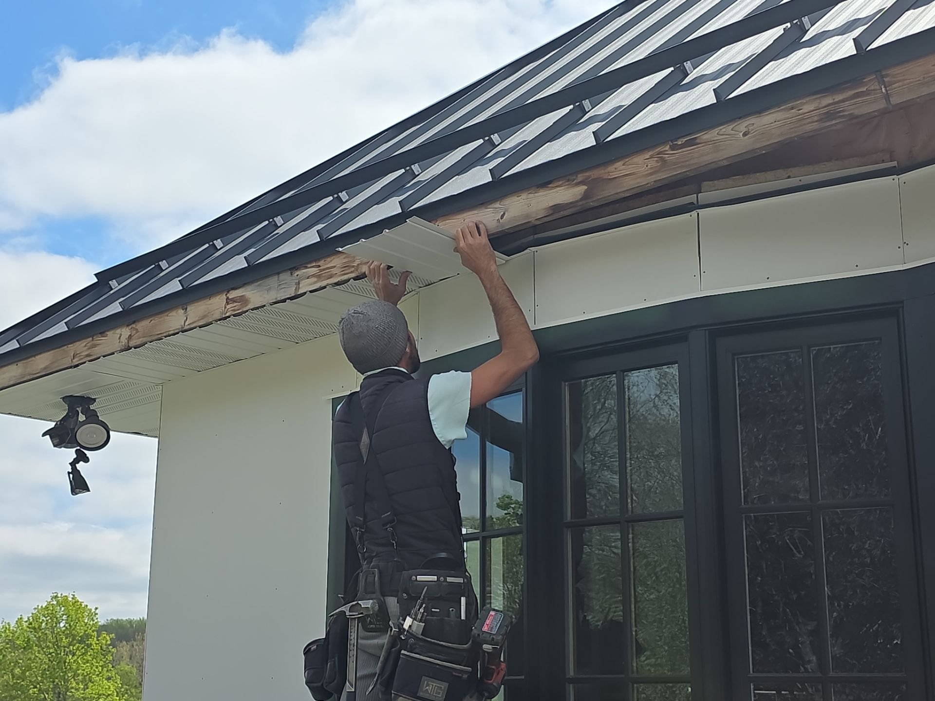 Soffit and roof replacement on Michigan home