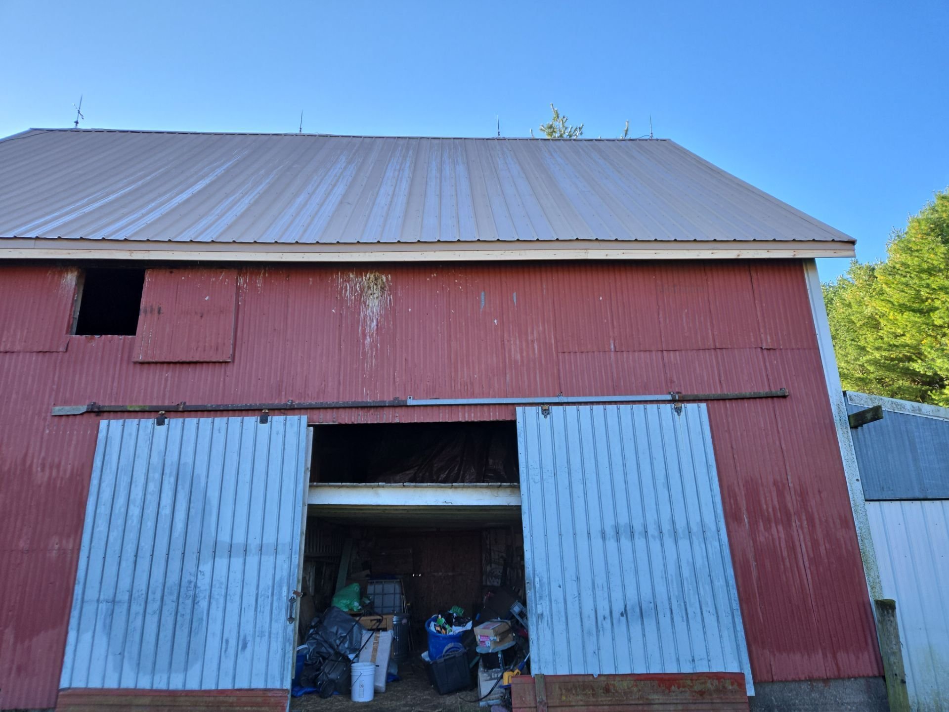Barn with new exposed fastener metal roof