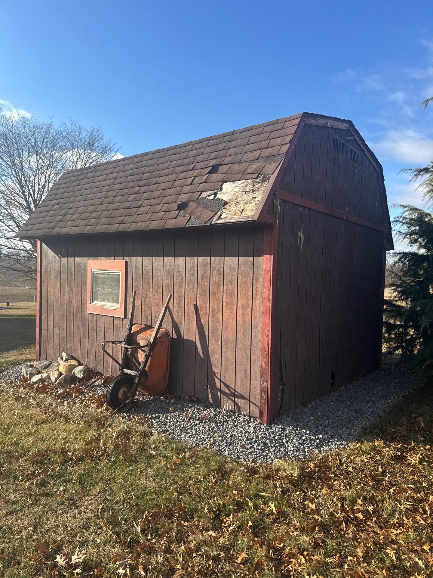 Middleburg shed with old shingles 